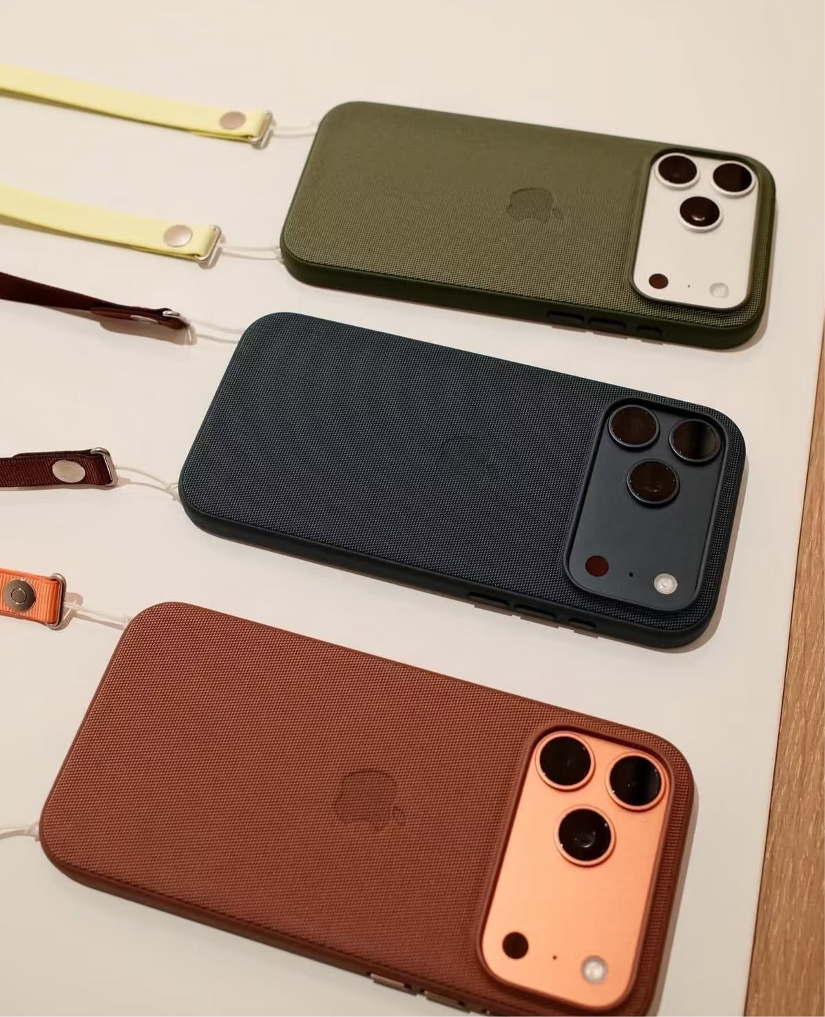 ORIGINAL APPLE MAGSAFE CASE